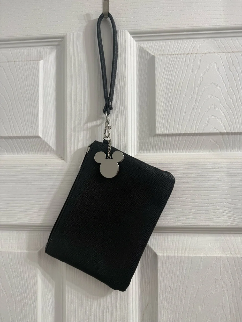 Disney Black Red White Minnie Mouse Wristlet Clutch